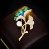 Nuevo broche de hoja de circón microincrustado de goteo de aceite de alta calidad, pin de corsage de moda de nicho de lujo ligero, accesorios para abrigos