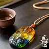 Collar con Colgante de Hoja de Cristal de Colores con Colgante de Buda Guan Gong, Cadena Versátil para Suéter con Piedras de Colores Pixiu