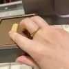 Tienda de Oro Mismo Estilo Arena Dorada Artesanía Antigua Exquisito Anillo de Níquel con Perla, Anillo Liso Imitación Oro, Joyería al por Mayor Anillo de Espalda Chub