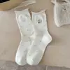 Calcetines de color crema dulce con volantes para otoño e invierno, calcetines de media pantorrilla con lazo bordado estilo girl japonés, calcetines sin costuras de algodón puro Zhuji