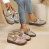Sapatos de Inverno Femininos Bordados Estilo Étnico Botão de Sapo Sapatos de Pelo Sapatos de Algodão Espessados para Meia-Idade e Idosos Resistentes ao Desgaste Sapatos Femininos de Fundo Plano Fornecimento Direto