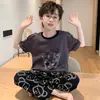 Pijama de Menino 2026 Verão Manga Curta Calça Longa Algodão Puro Novo Estilo Alunos do Ensino Fundamental Meninos Desenho Animado Gola Redonda Conjunto de Roupas para Casa