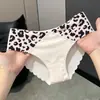 Ropa interior sexy para mujer con estampado de leopardo y encaje, sin costuras, a la moda, amigable con la piel, cómoda, de tiro bajo, transpirable, con diseño de triángulo hueco