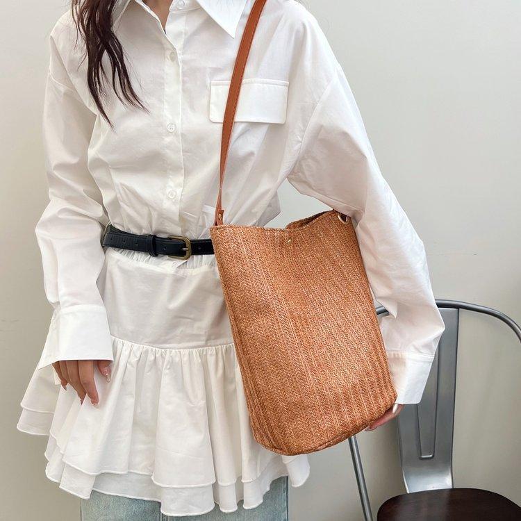 编织包女包新款潮2024夏草编简约百搭小清新水桶包个性单肩斜