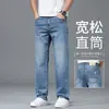 Calças jeans azuis leves de alta qualidade italianas para o verão para homens, calças casuais de negócios de corte reto soltas, calças da moda
