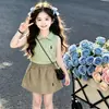 Conjunto de Polo para Niña Ropa Infantil Coreana 2026 Verano Nuevo Casual Bordado Chaleco Elegante Conjunto de Dos Piezas Moderno