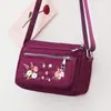 Nuevo Bolso Pequeño Bordado para Madre de Mediana Edad Bolso de Nailon para Mujer Bolso Cruzado Bolso de Lona Ligero Multicapa Casual para Mujer