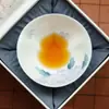 Taza de té blanca como la roca, hecha en fábrica, pintada a mano con patrones florales morados, taza de té especial para la fortuna y la prosperidad, taza de maestro, juego de té Kung Fu, taza de degustación