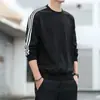 Camiseta Masculina de Manga Longa Nova para Primavera e Outono com Três Listras Moda Popular Estilo de Hong Kong Solta Gola Redonda Camada Base