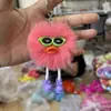 Colgante llavero de bola de carbón pequeña de felpa colorida en stock del fabricante, juguete divertido de dibujos animados para decoración de mochila, colgante de bola de pelo