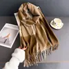 Bufanda Chal Versátil de Lujo Artístico Imitación Cachemir Otoño/Invierno Código Protección contra el Frío Cálido para Viajar con Estilo Bufanda de Cuadros con Borlas