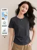 Camiseta Blanca Bordada de Manga Corta para Mujer, Nuevo Estilo Verano 2026, Hombro Normal, Cuello Redondo, Fruncida, Adelgazante, Tacto de Alta Gama, Top de Moda