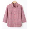 Camisa de algodão puro com mangas de três quartos para o verão, para pessoas de meia-idade e idosos, roupa estilosa para mães de meia-idade, blusa xadrez para vovó, roupa leve para mulheres