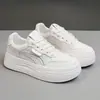 37617 Zapatos de Malla con Suela Gruesa para Aumentar la Altura para Mujer, Superficie de Malla Transpirable, Nuevos Zapatos Deportivos Blancos Versátiles de Verano 2026