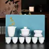 Nuevo juego de té de porcelana blanca, una opción lujosa y de alta gama, con una taza con tapa y tazas de té, perfecto para uso doméstico, y viene en una caja de regalo sencilla.