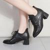 Sapatos Femininos Tamanhos Grandes Primavera & Outono Cadarço Sapatos Pequenos de Couro para Mulheres 2024 Britânico Couro Macio Bico Fino Boca Profunda Salto Grosso Salto Médio Sapatilhas Transfronteiriço