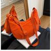 Bolsa de Pano de Nylon para Mulheres 2025 Nova Textura de Alta Qualidade Nicho Verão Versátil Grande Capacidade Ombro Único Transversal Bolsa Dumpling
