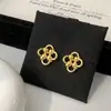 Brincos de Flor de Trevo Vazada com Nó, Simples, Estilosos, Luxo Leve, Sensação de Alta Qualidade, Versáteis para o Dia a Dia, Estilo Nicho para o Trabalho, Acessórios de Orelha Únicos