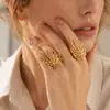 Anillo Minimalista Creativo de Personalidad Hueco, Misterioso y de Moda, Joyería de Acero de Titanio Chapado en Oro de 18 Quilates, Anillo de Joyería de Gama Alta de Nicho para Mujeres