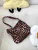 Bolsa de Ombro Estilo Coreano com Estampa de Leopardo, Bolsa Transversal Casual Versátil Retrô de Alça Única, Bolsa de Lona com Estampa de Leopardo Rosa Framboesa, Bolsa de Estudante