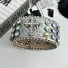 Pulseira Punk de Caveira Vermelha com Cravação de Diamantes Novo Estilo, Personalidade de Nicho, Estilo Millennial, Pulseira Punk com Rebites Hip-Hop
