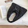 Bolso de mano de estilo francés con lentejuelas, elegante y de alta gama, con un diseño moderno y sofisticado.