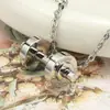 Suministro transfronterizo tendencia de moda colgante de mancuerna de acero de titanio collar de personalidad para hombre joyería fabricantes suministro directo