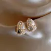 Brincos de Pérola Cravejados com Diamantes em Formato de Arco Geométrico, Brincos de Design de Moda Europeu e Americano, Brincos Simples e Elegantes, Joias Exclusivas de Nicho