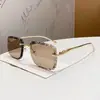Gafas de Sol de Moda Europeas y Americanas para Mujer, Cuadradas de Moda con Lentes con Diseño Floral de Borde Cortado, Protección UV Metálica