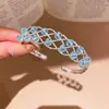 Pulsera tejida estilo Xiaohongshu para niñas, sensación de alta gama, lujo ligero, brazalete abierto, hueco, versátil, nicho, pulsera versátil