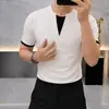 Nueva Camiseta Minimalista de Manga Corta con Cuello Alto para Hombre Verano 2026, Top Casual Versátil de Alta Gama con Parches Falsos de Dos Piezas para Hombre