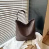 Bolsa Casual de Grande Capacidade Feminina 2026 Nova Versátil Trançada para o Dia a Dia Bolsa de Ombro Único Bolsa Transversal Simples Bolsa Tote