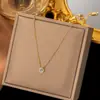 Collar de acero de titanio nuevo sin decoloración para mujer, cadena de clavícula ligera de lujo de verano, nicho, todo-partido, joyería de temperamento de alta gama