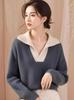 Suéter de punto gris con cuello semiabierto y contraste de color para mujer, otoño e invierno 2024, nuevo, de alta gama, súper bonito, suave y con solapa encerada.