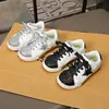 Zapatos de Entrenamiento Alemanes de Suela Blanda para Niñas Novedades Primavera 2026 Zapatos de Tabla Versátiles con Lentejuelas de Estrella para Niñas Zapatos Deportivos Antideslizantes para Niñas