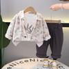 Traje para niños Pantalones de pana para niño Primavera 2025 Nuevo Ropa de hombre Conjunto de tres piezas con estampado completo de hojas