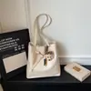 Bolso de mujer de gran capacidad, nuevo bolso de hombro de moda para ir al trabajo primavera 2026, bolso de nicho de lujo ligero para el antebrazo