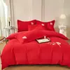 Conjunto de Quatro Peças Bordado Liso de Luxo Leve, Capa de Edredom de Tecido com Textura Delicada, Conjunto de Roupa de Cama para Casa para Pousadas e Hotéis