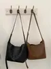 Bolsa de ombro tecida estilo casual feminina 2026 Outono novo estilo moderna simples bolsa de ombro para o trabalho bolsa tote transversal