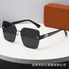 2025 nuevos gafas de sol sin montura letra M lujo alto gama para mujer gafas de sol chismosas libro rojo