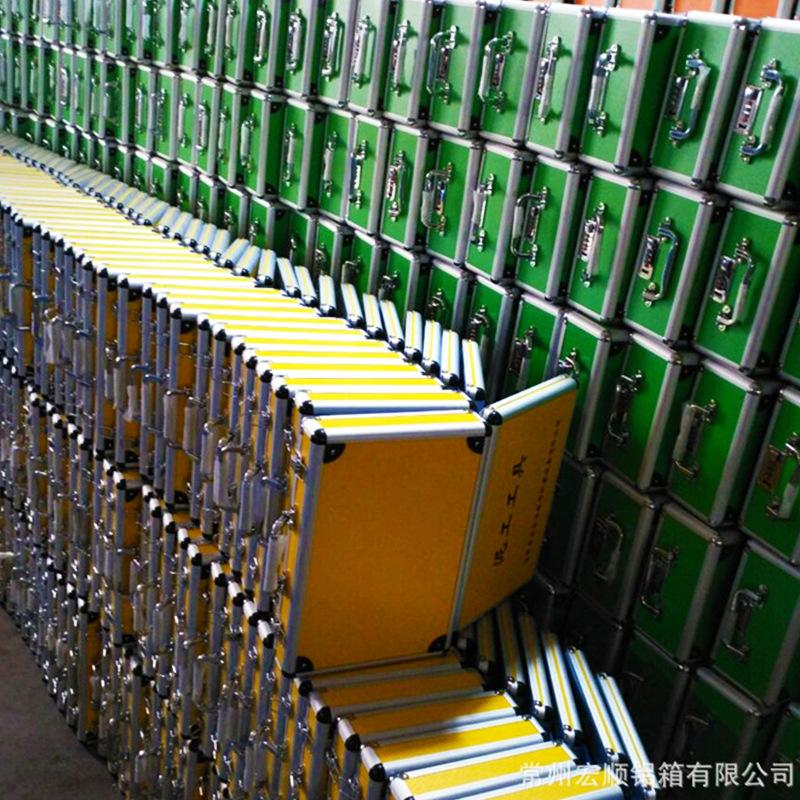 4664633183_1681960895