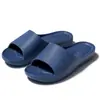 Chinelos de Verão 2026 Novo Modelo Banheiro Antiderrapante Drenagem de Água Antibacteriano Chinelos Domésticos Masculinos com Sensação de Pisando nas Nuvens Chinelos de Eva para Mulheres