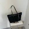 Bolso tote transfronterizo superventas estilo retro para mujer, nuevo modelo 2026, gran capacidad, decorado con remaches y flecos, bolso de hombro