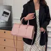 Bolsos de Gran Capacidad para Otoño e Invierno para Mujer, Bolsos Cruzados de Moda para el Trabajo, Bolsos de Mano Versátiles, Venta al por Mayor del Fabricante, Tendencia Transfronteriza