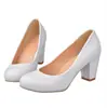 Sapatos Simples Europeus e Americanos de Boca Rasa para Primavera e Outono Bico Redondo Sapatos de Camada Única para Comércio Exterior Salto Grosso Sapatos de Salto Alto Sapatos Profissionais Femininos Sapatos de Tamanho Grande D392