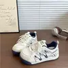 Zapatillas blancas de malla estilo japonés para mujer, modernas y versátiles para estudiantes, zapatillas deportivas casuales, nuevo modelo 2026 Zapatillas de entrenamiento alemanas para mujer