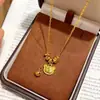 Tienda de Oro Mismo Estilo Oro Arena Fortuna Ladrillo de Oro Mariposa Calabaza Collar Varios Alta Retención de Color Flor de la Suerte Cadena para Clavícula Venta al por Mayor
