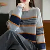 Camisa base de tricô listrada solta, moderna e versátil, para mulheres, nova blusa solta feminina para primavera e outono de 2026, suéter de outono e inverno