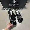 Mules de Plataforma Baixa Slip-On da Moda para Mulheres 2026 Primavera e Outono Novo Estilo Sandálias Elegantes com Tira de Strass