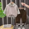 Conjunto de Roupas de Outono para Meninos Novo Roupa de Primavera e Outono para Crianças Camisa de Manga Longa Terno Casual Colete de Celebridade da Internet para Bebê Conjunto de Três Peças